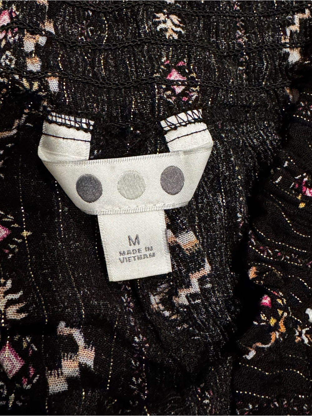 Three Dots Boho Resort Pull On Elastic-Waist Shorts Black Metallic Print Medium - Picture 3 of 4